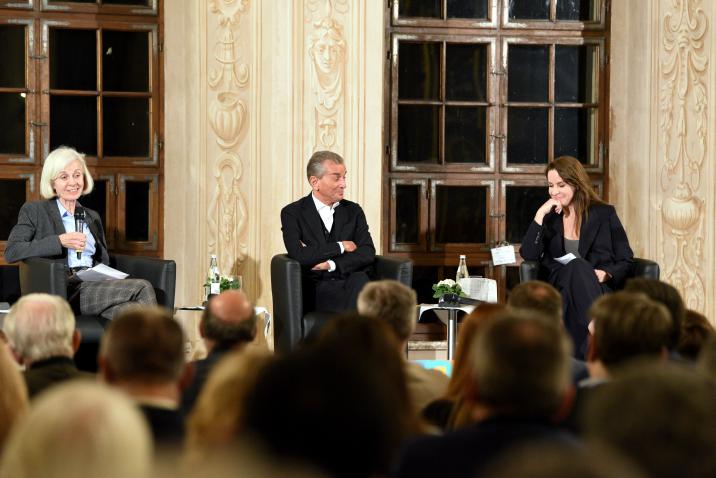 v.l.:Usula Münch, Michael Friedmann und Natalie Amiri bei den Friedensgesprächen 2024